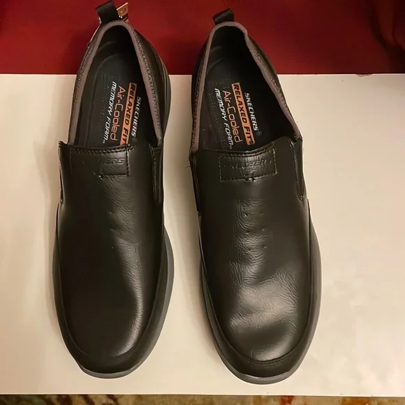 SKECHERS, NWT men’s black/grey size 13 leather/synthetic upper slip on shoes. - Picture 1 of 4